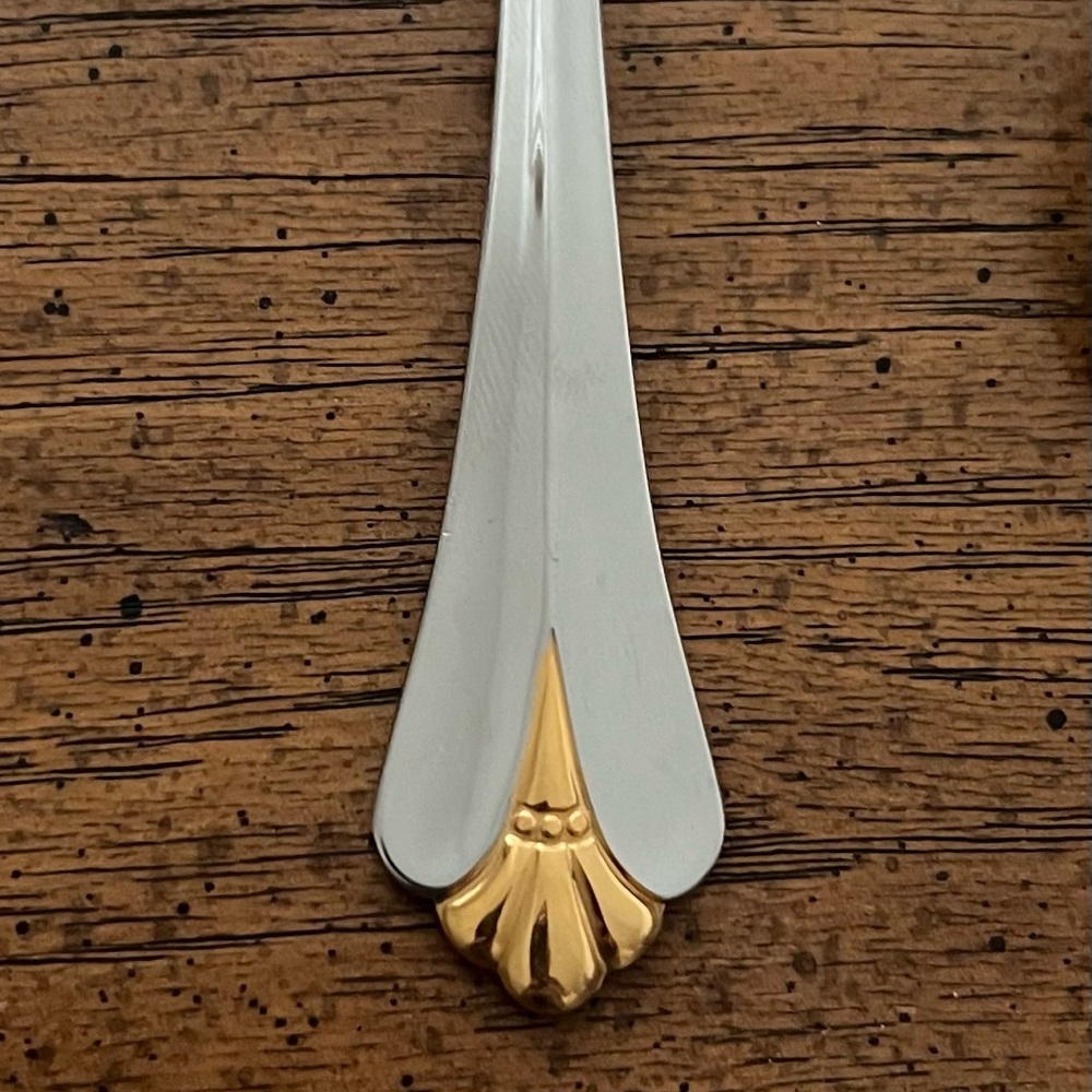 Oneida 36 Piece Golden Juilliard